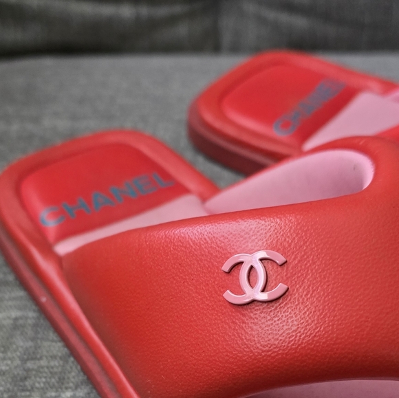 Chanel - Picture 3 of 4